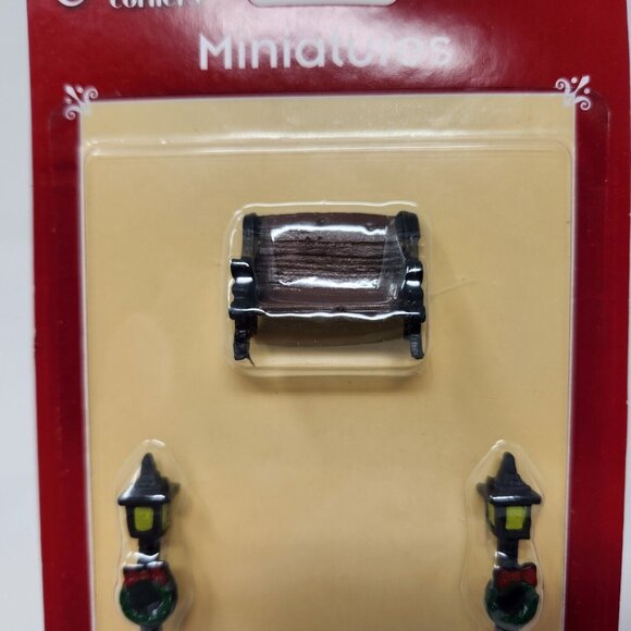 Cobblestone Corners 2019 Christmas Miniature Collection 3 piece (8) - Picture 2 of 7